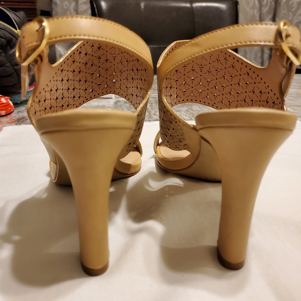 Kelly & Katie Beige/Tan Scrolled Sandals - Picture 5 of 7
